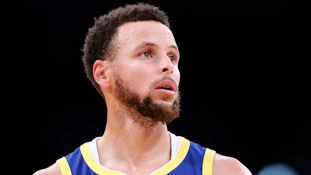 Stephen Curry suffers broken hand vs. Suns